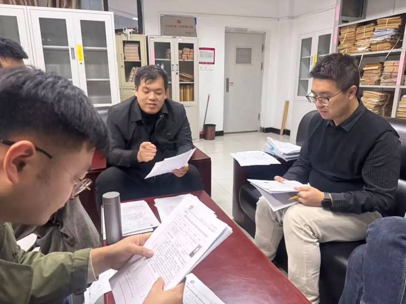 图书馆里的人们 AI 生成的内容可能不正确。